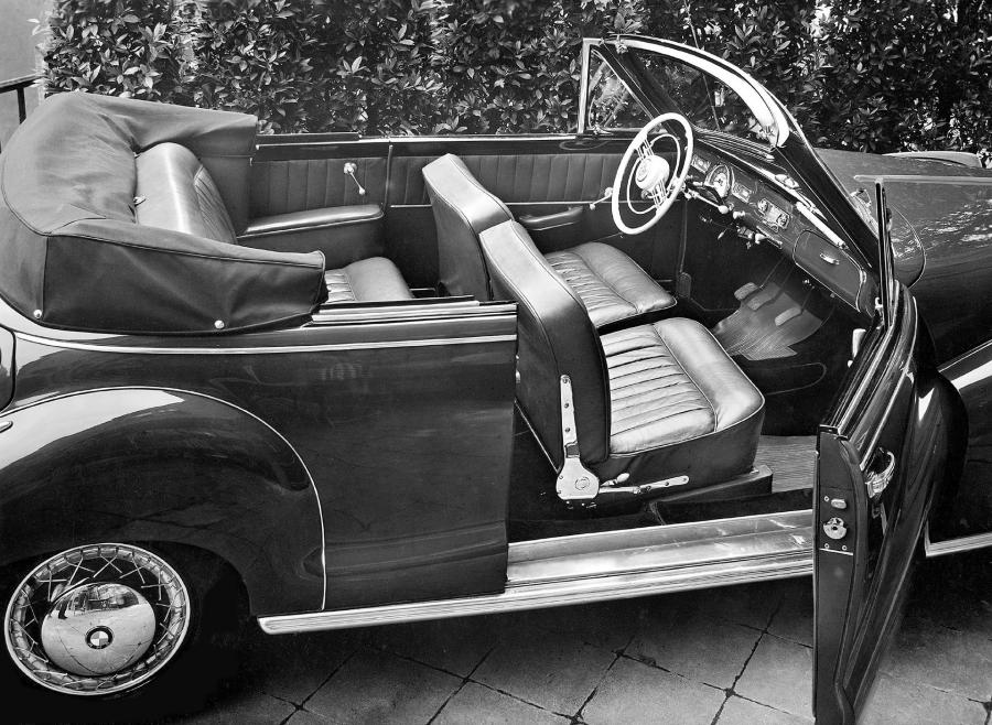 Интерьер BMW 501 A Convertible 1954 года  (фото 2 из 2)